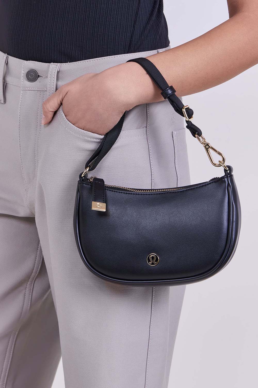 תמונת כל הלוק של City Essentials Mini Shoulder Bag Smooth Leather Alternative